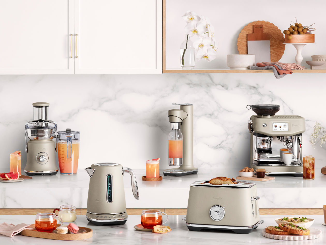 Kitchen appliances in Almond Nougat