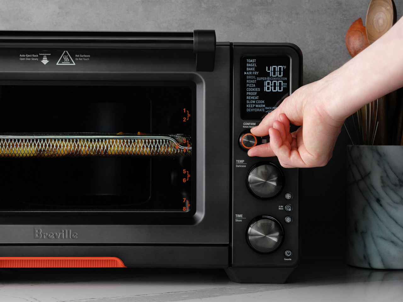 Cuisinez en toute confiance grâce au Joule™ Oven Air Fryer Pro et à l’application Joule™. 